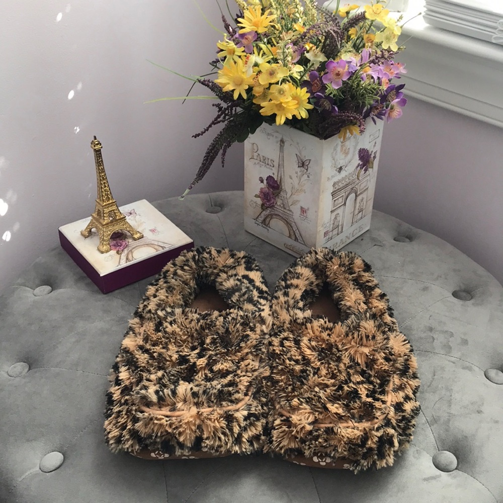 WARMIES Leopard Print Microwavable Lavender Scented Slippers. NWOB.